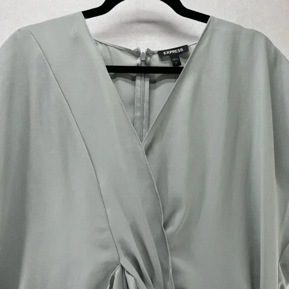 EXPRESS Blouse Size XL Crepe Surplice Twist Front Dolman Sleeve Back Zip Gray - Picture 2 of 13